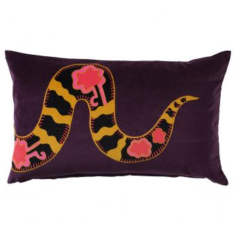 картинка KARISMATISK КАРИСМАТИСК Чехол на подушку - рисунок «змея» фиолетовый 40x65 см от магазина Wmart