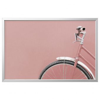 картинка BJÖRKSTA БЬЁРКСТА Картина с рамой - Розовый велосипед/цвет алюминия 118x78 см от магазина Wmart
