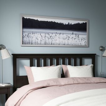 картинка БЬЁРКСТА Картина с рамой, Лесное озеро, цвет алюминия, 140x56 см от магазина Wmart