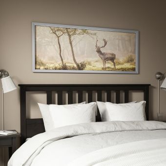 картинка БЬЁРКСТА Картина с рамой, Олень на поляне, цвет алюминия, 140x56 см от магазина Wmart